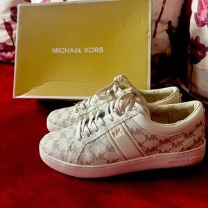 Michael kors (shoes size 8 )